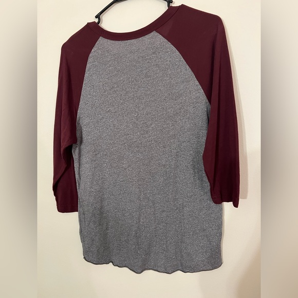 Women's tops - Picture 3 of 7